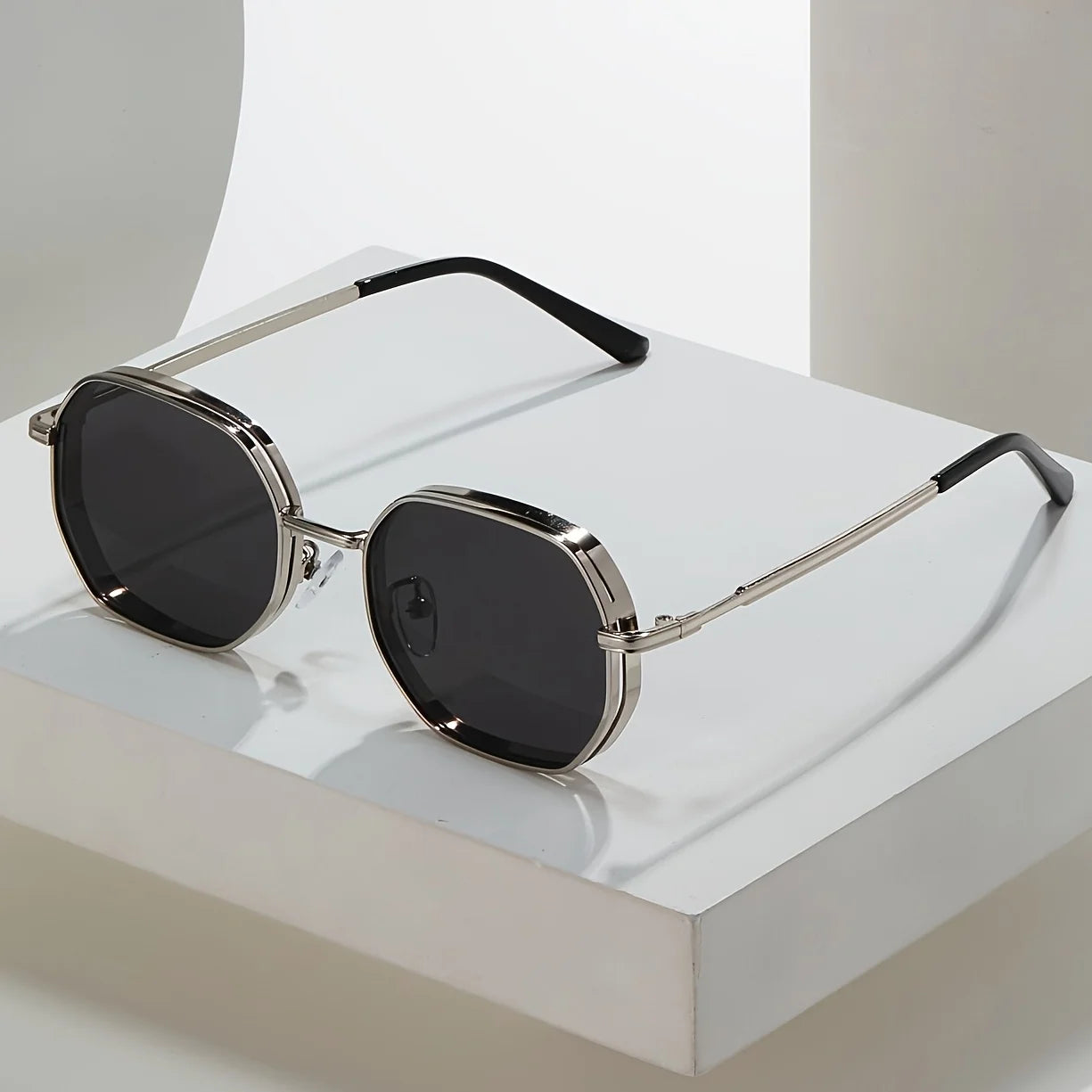 THE NICO™ HORIZON SHADES