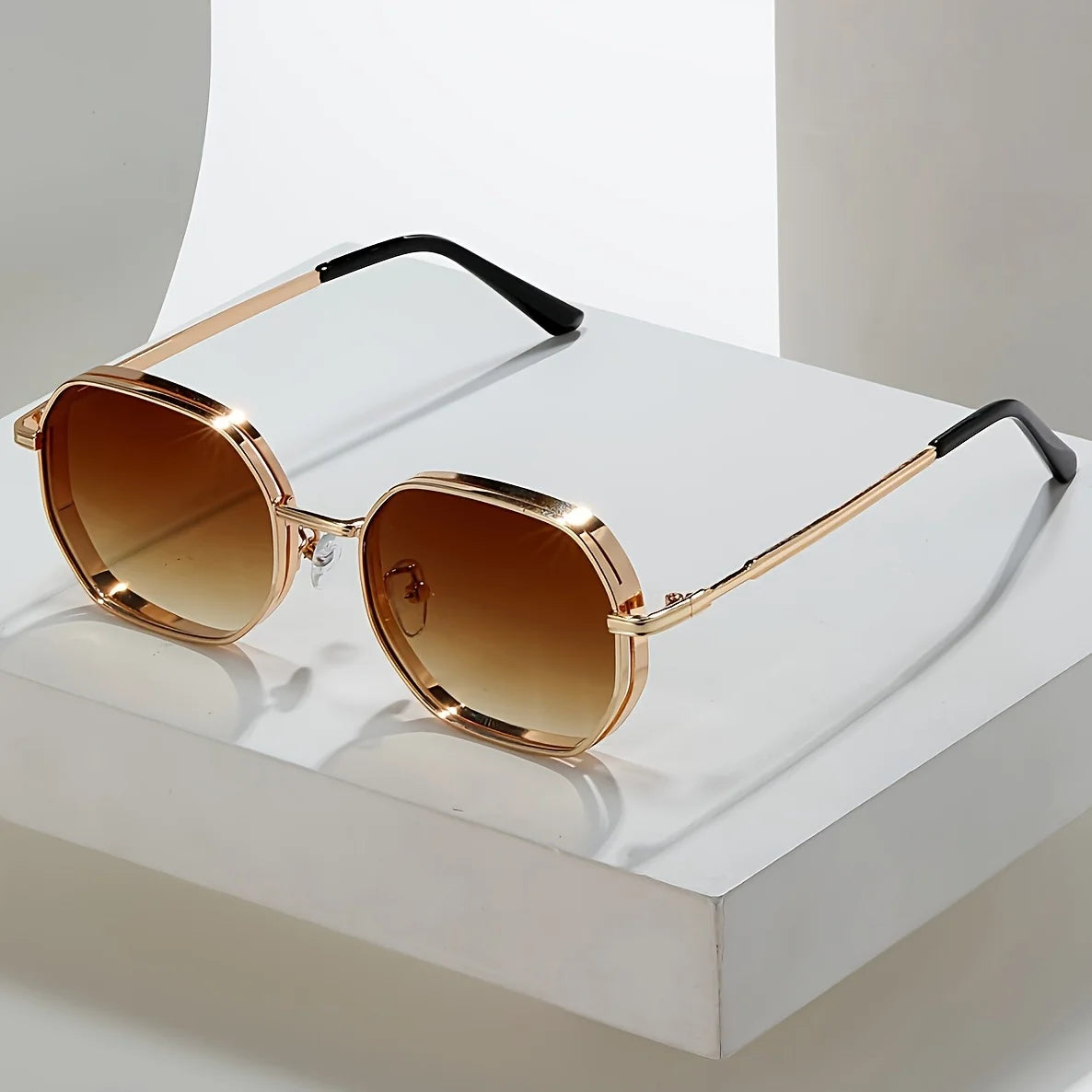 THE NICO™ HORIZON SHADES